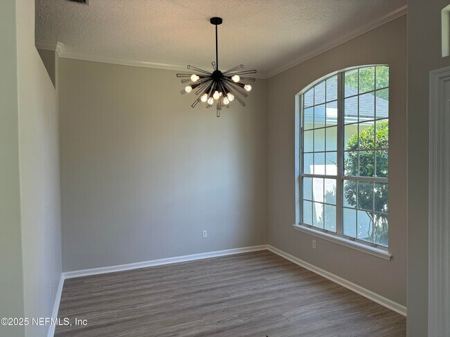 Building Photo - 5539 London Lake Dr W
