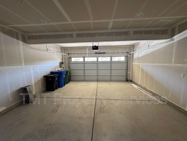 Building Photo - 867 Lk Pk Cir