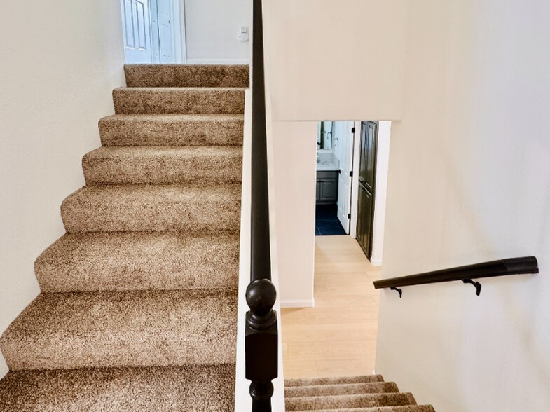 Building Photo - 3602 Swan Ct