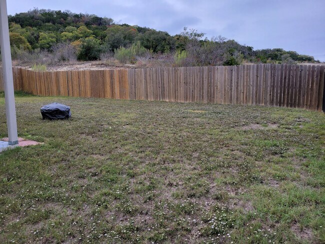 Building Photo - Open floor plan & small pets allowed! 3BD/2BA home in Killeen!