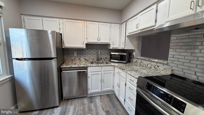 Building Photo - 20117 Laurel Hill Way