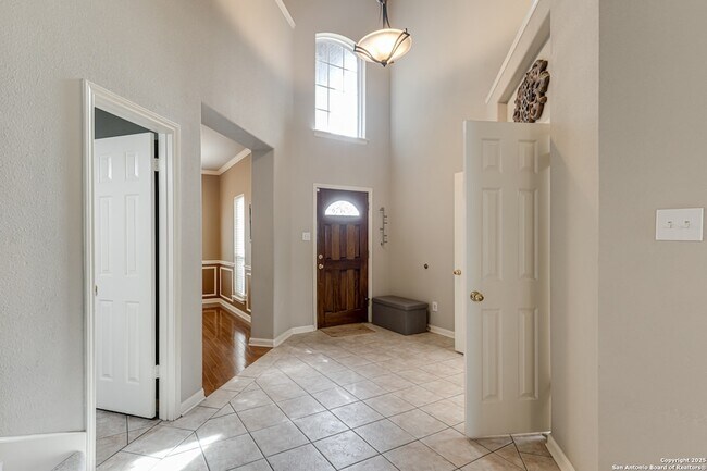Building Photo - 2026 Thicket Trail Dr