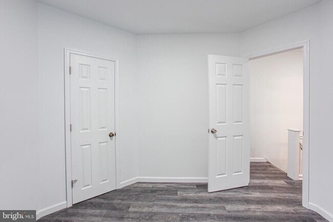 Building Photo - 5511 Willows Ave
