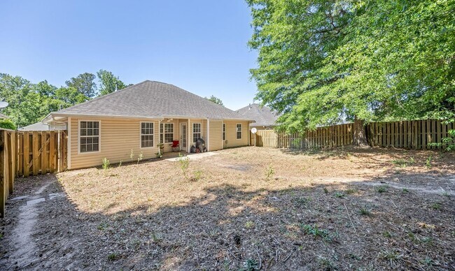 Building Photo - 2056 Sylvan Lake Dr