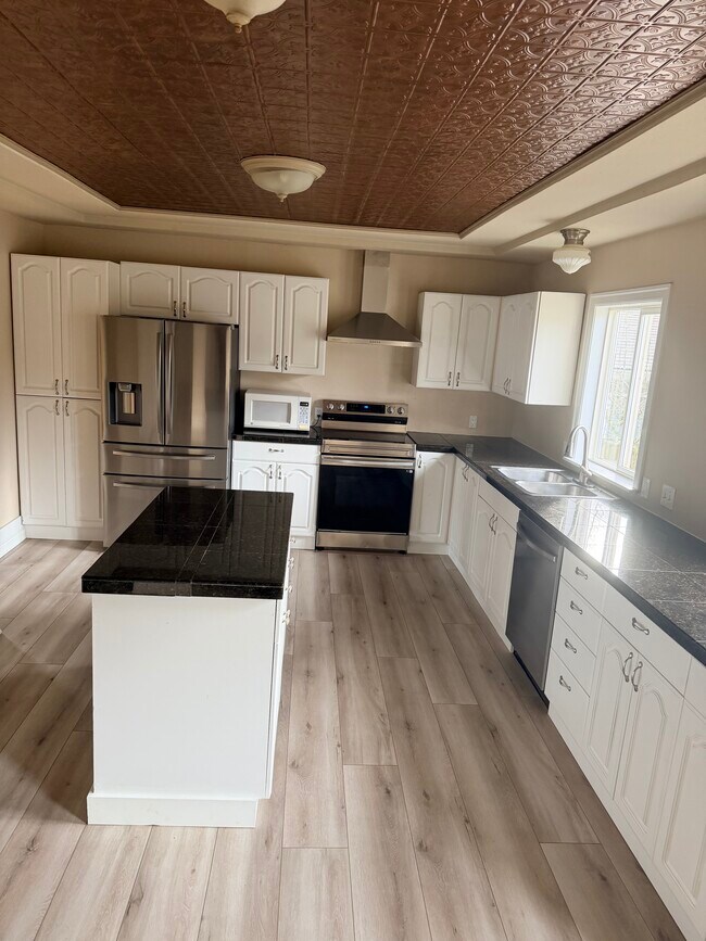 Building Photo - 9648 N Central St