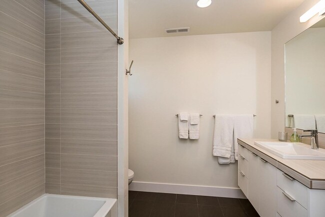 Building Photo - Luxury Tetherow Home | 3BR Furnished Retreat Near Mt. Bachelor