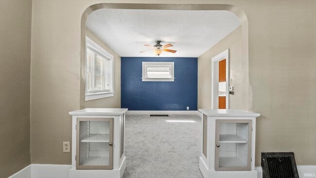 Building Photo - 828 Forest Ave