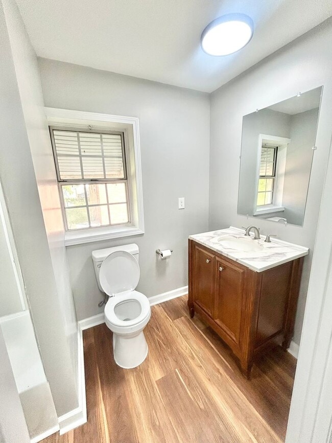Building Photo - Newly Renovated 3BR Home Near Downtown & Medical District!
