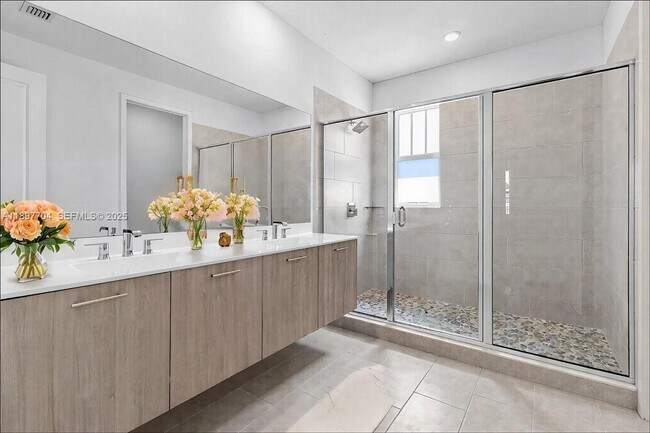 Building Photo - 12237 Green Oak Dr