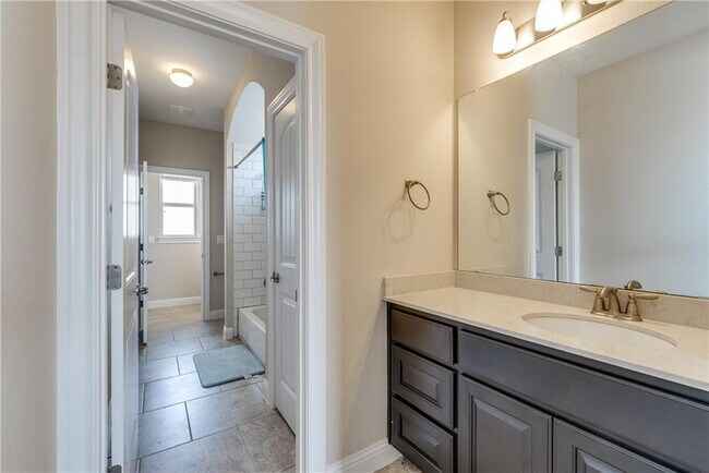Building Photo - 16404 Aventura Ave