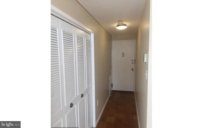 Building Photo - 10201 Grosvenor Pl