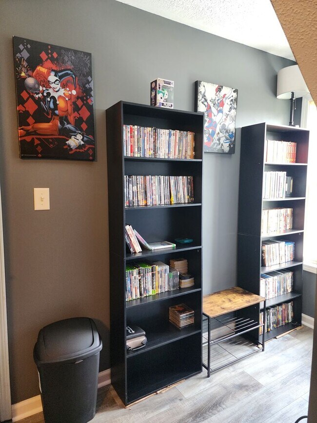 Building Photo - Pet Friendly Three Bedroom with Bonus!