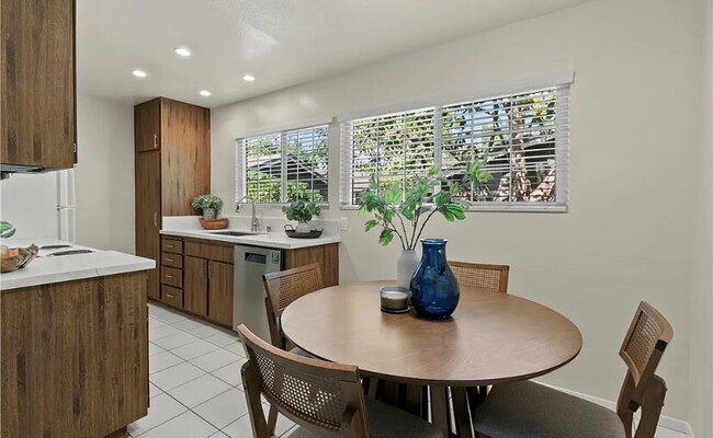Building Photo - 126 Streamwood