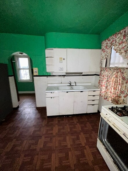 Building Photo - 4922 Davison Ave