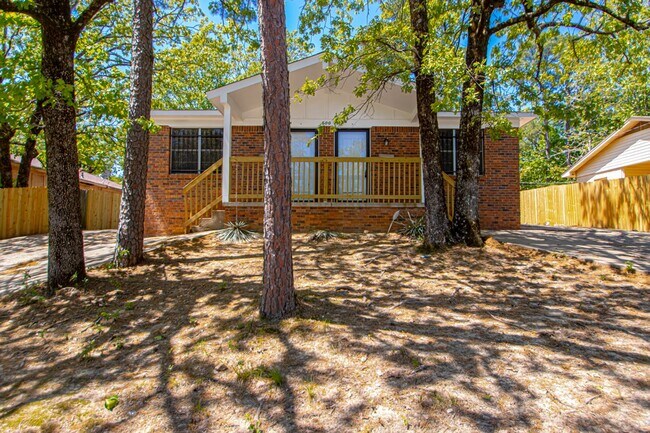 Building Photo - 600 Mimi Ln