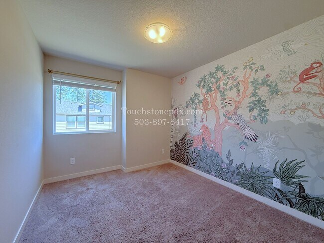 Building Photo - RECEIVE $500 OFF! READY NOW! CALL TODAY! Modern Hillsboro Townhome with AC, Electric Fireplace, a...