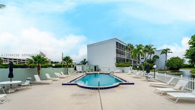 Building Photo - 108 Waterway Dr S