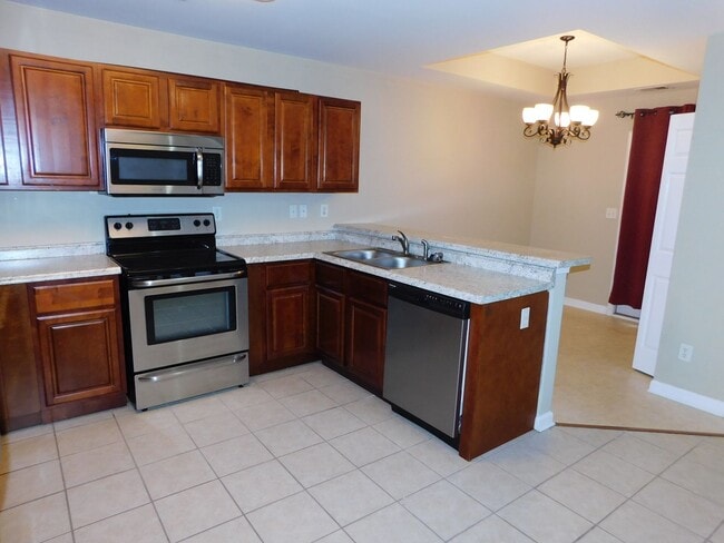 Building Photo - 2755 Southwood Ln