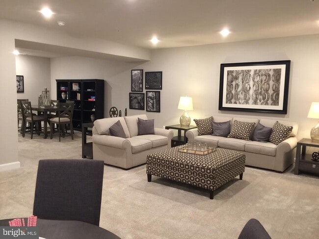 Building Photo - 503 Cliff Ln