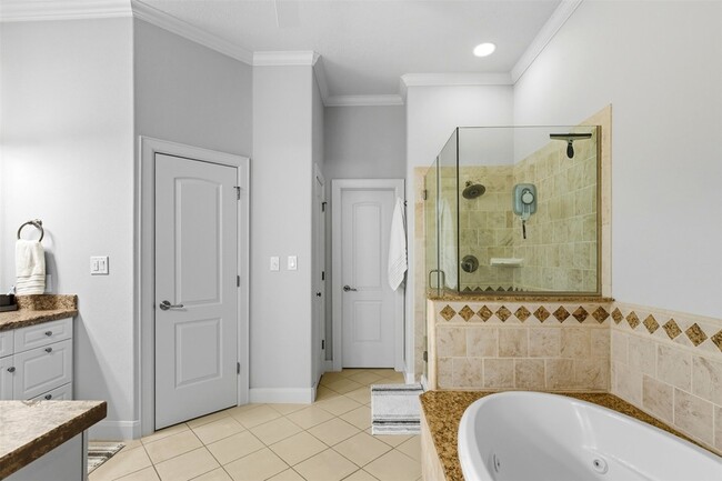 Building Photo - 1044 Memorial Village Dr