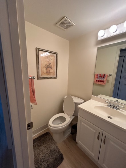 Building Photo - 4087 Cornwall E