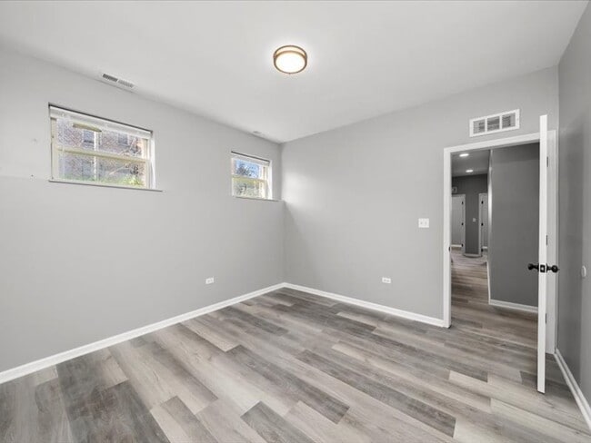 Building Photo - 6139 S King Dr