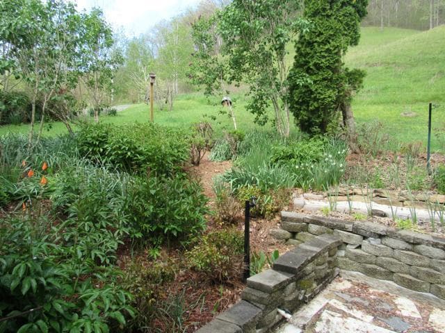 Building Photo - $1,600 - 2 Bed / 1.5 Bath House on Caney Fork with Stunning Landscaped Gardens