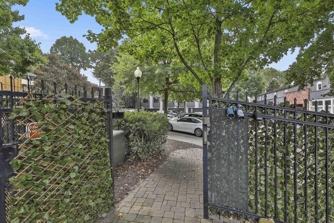 Building Photo - 675 Greenwood Ave NE