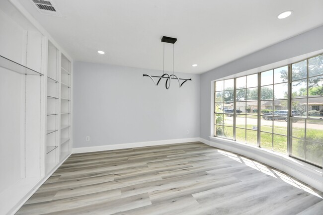 Building Photo - 9406 Vickijohn Dr