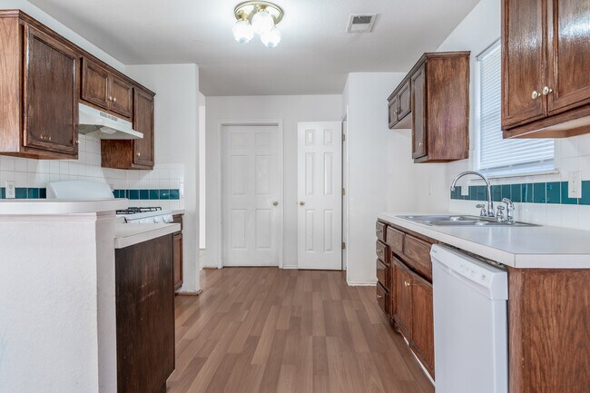 Building Photo - 5700 SE 87th St