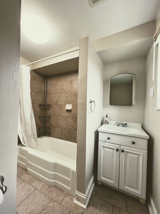 Building Photo - 2332 Arlington Ave