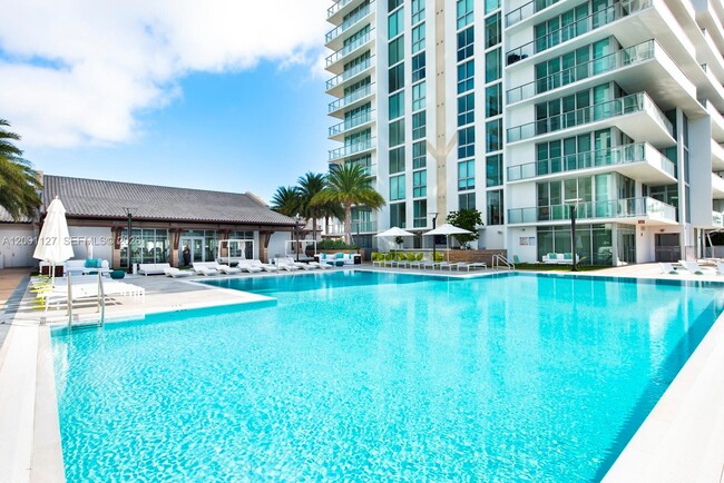 Building Photo - 300 Sunny Isles Blvd