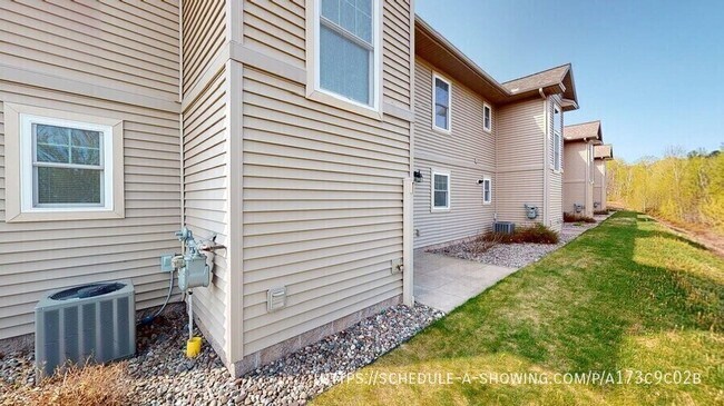Building Photo - 1806 N Creek Cir