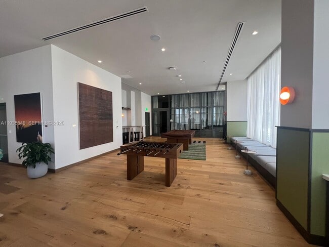 Building Photo - 11 NE 6th St