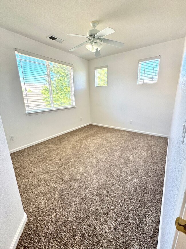 Building Photo - Spacious 4 Bedroom Home in Sparks Near Wingfield