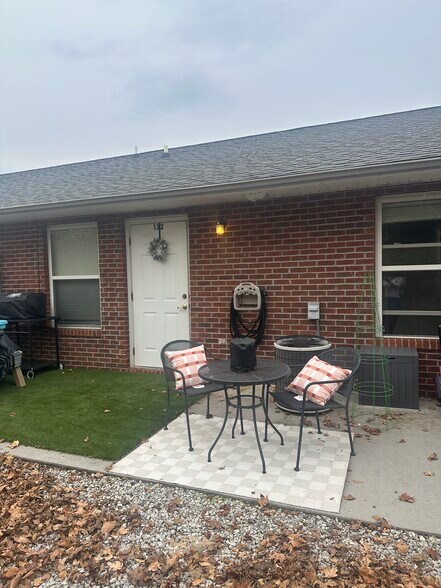 Building Photo - 132 Hackberry Way