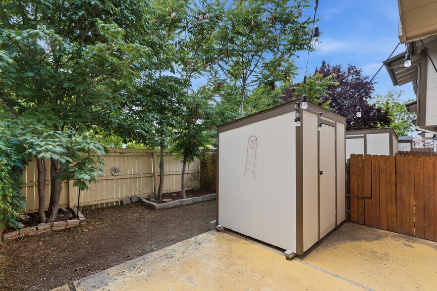Private Backyard - 555 28 1/2 Rd