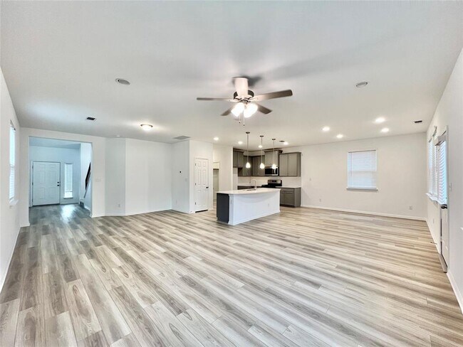 Building Photo - 3200 College Park Dr