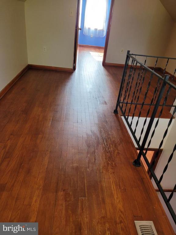 Building Photo - 120 Northwood Dr