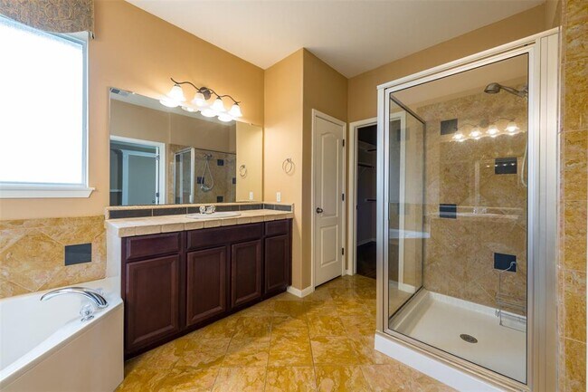 Building Photo - 14305 Broadwinged Hawk Dr