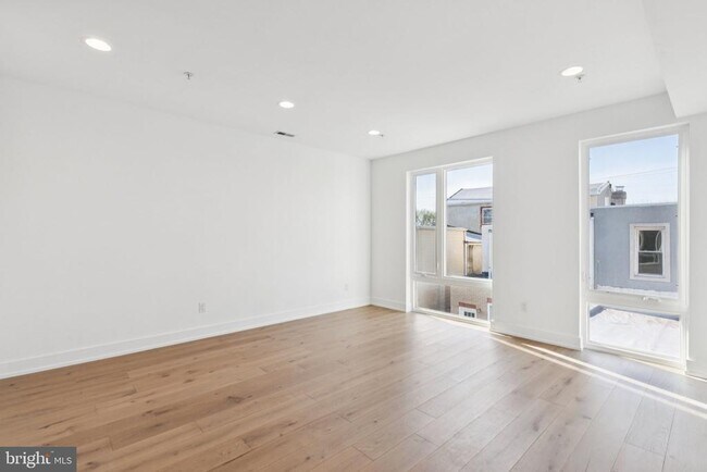 Building Photo - 2820 Livingston St