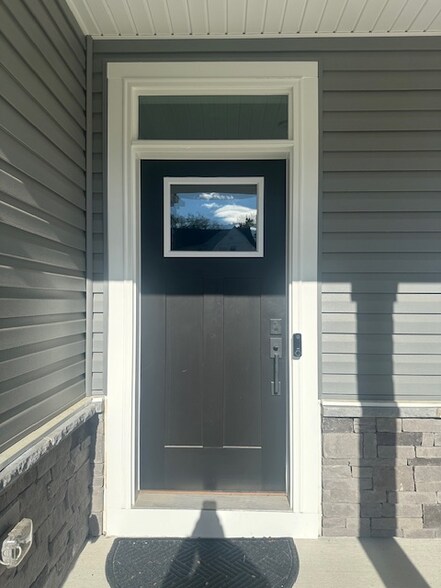 Building Photo - 807 Leni Wy