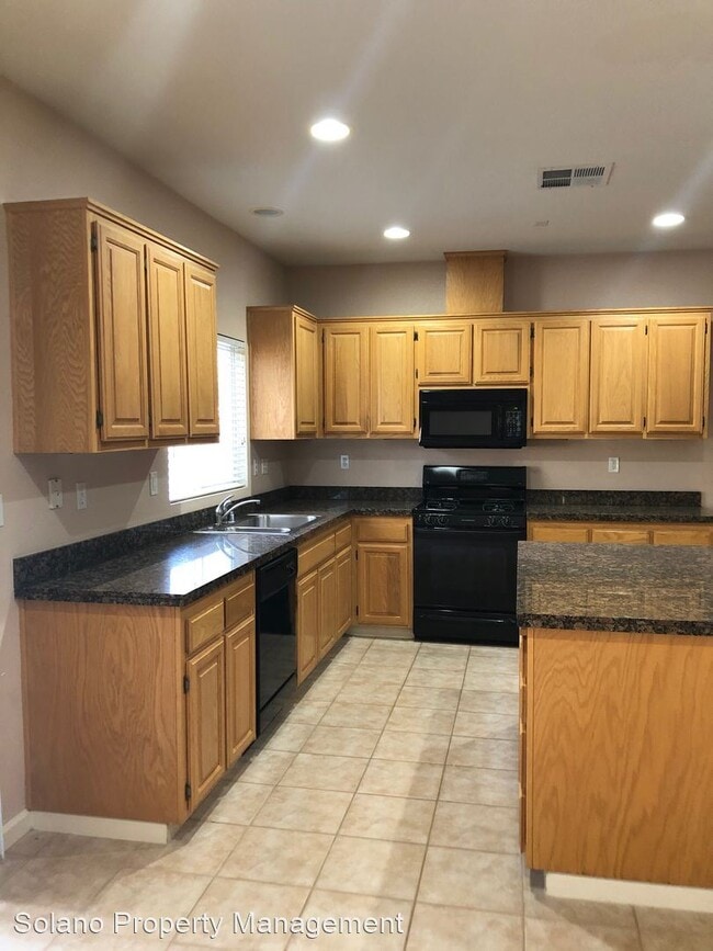 Building Photo - 4 br, 3 bath House - 1137 Potrero Cir
