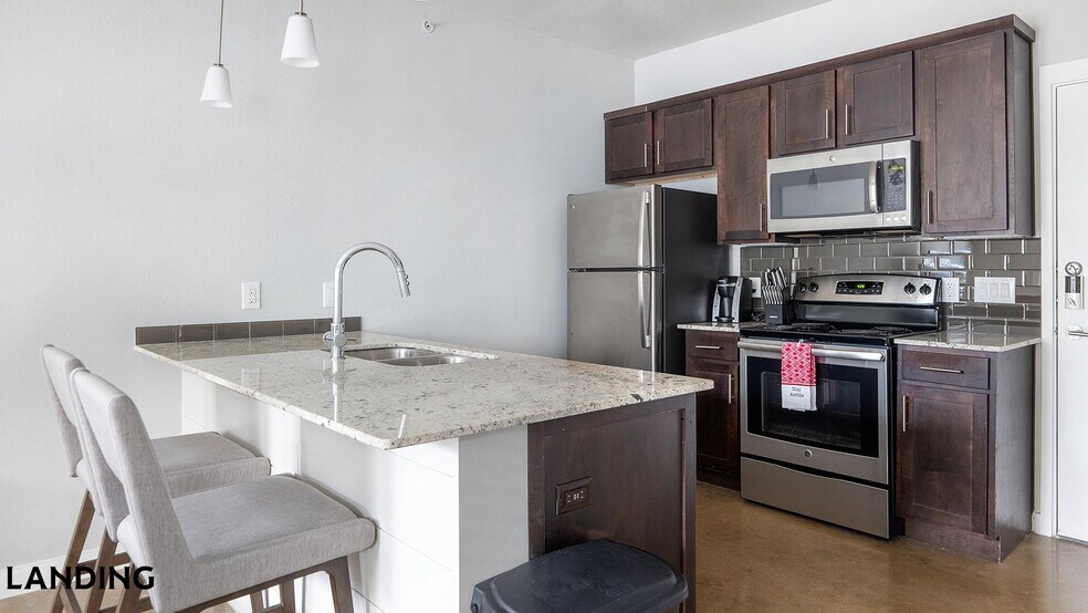 Building Photo - 4300 Cromwell Dr
