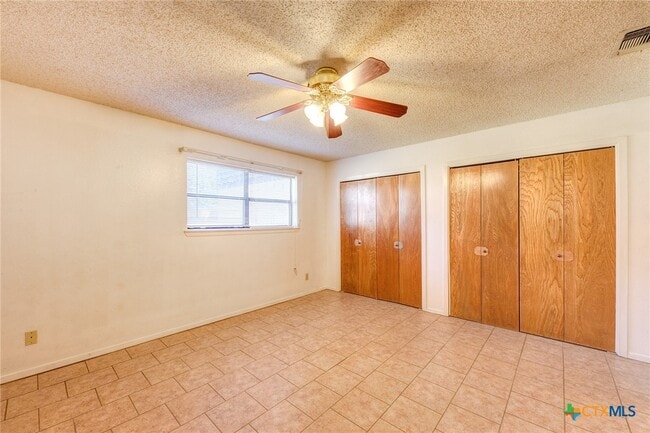 Building Photo - 818 Lois St