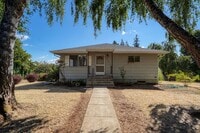 Building Photo - Wonderful 4 bedroom, 2 Bath on Oversized l...