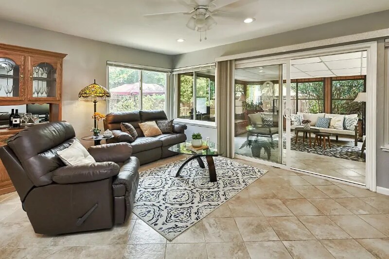 Building Photo - 313 Oakberry Way