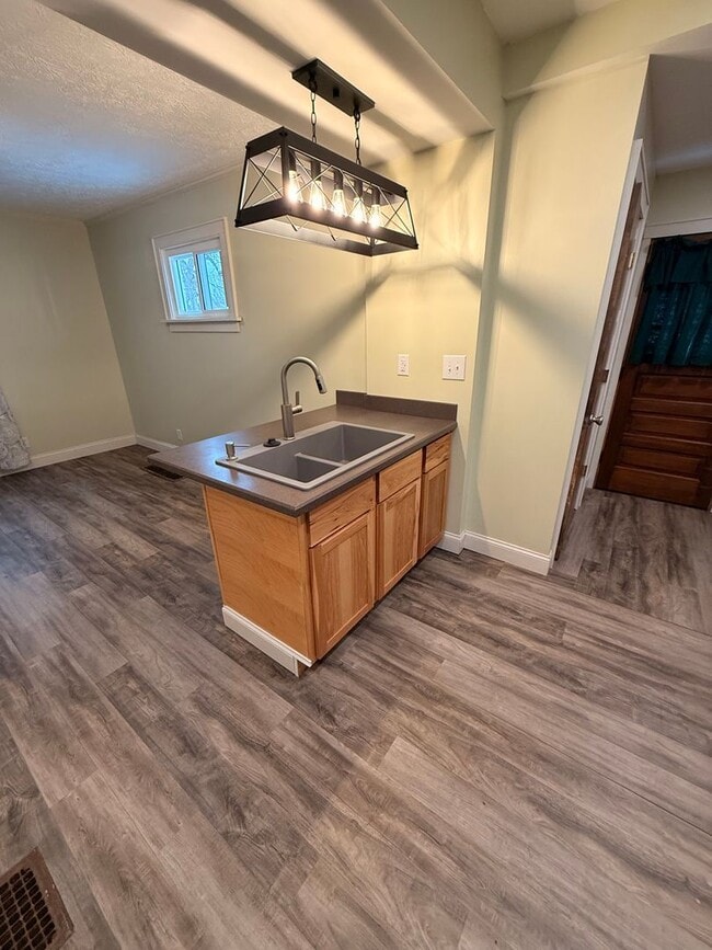 Building Photo - 3 Bedroom 2 1/2 Bathroom with one car detached garage