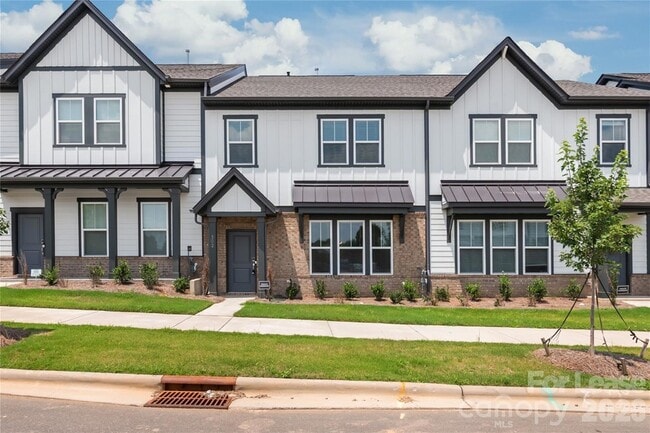 Building Photo - 302 Silver Fleet Dr