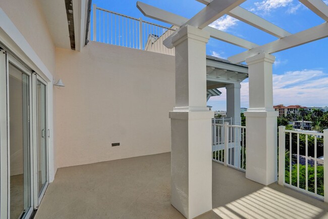 Building Photo - Gorgeous Penthouse Unit One Block from the...